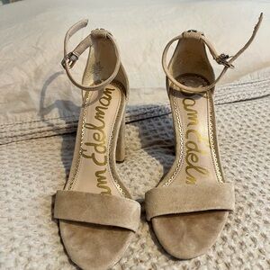 Sam Edelman Yaro Ankle
Strap Sandal in oatmeal suede 4,5
